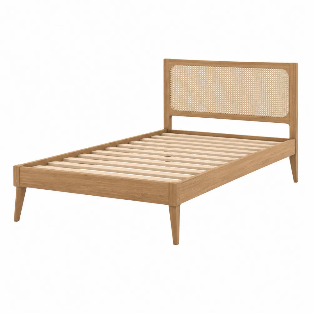 Letto matrimoniale rettangolare in legno massello di rovere naturale con testiera in rattan intrecciato e rete a doghe 160 x 200 cm