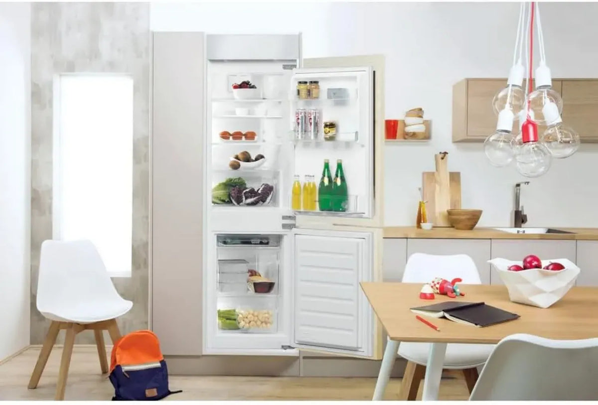 Frigorifero Combinato da Incasso, Capacità 273L, Classe A+, Ventilato